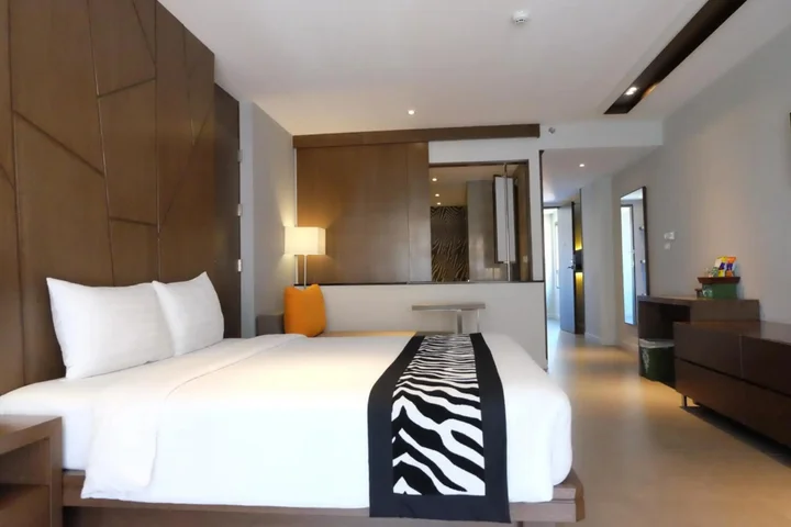 Паттайя: Season Five Hotel
