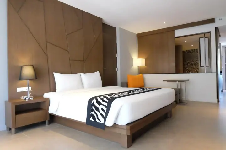Паттайя: Season Five Hotel