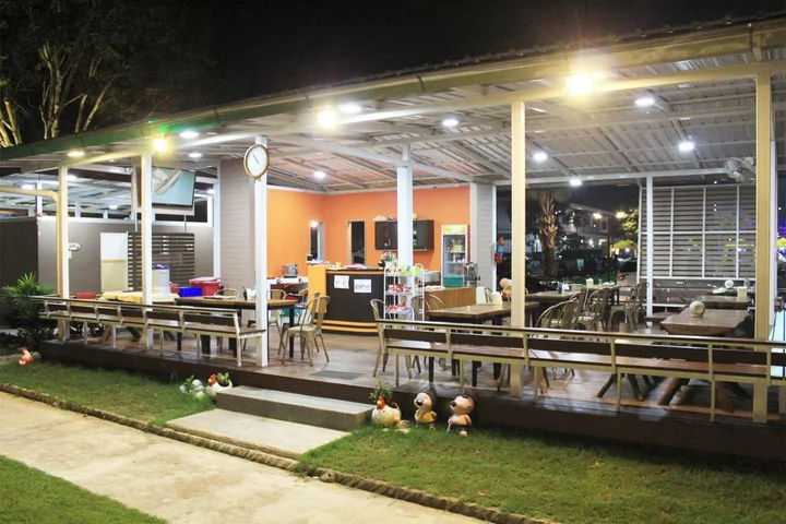 Чумпхон: Pueanjai Resort and Restuarant