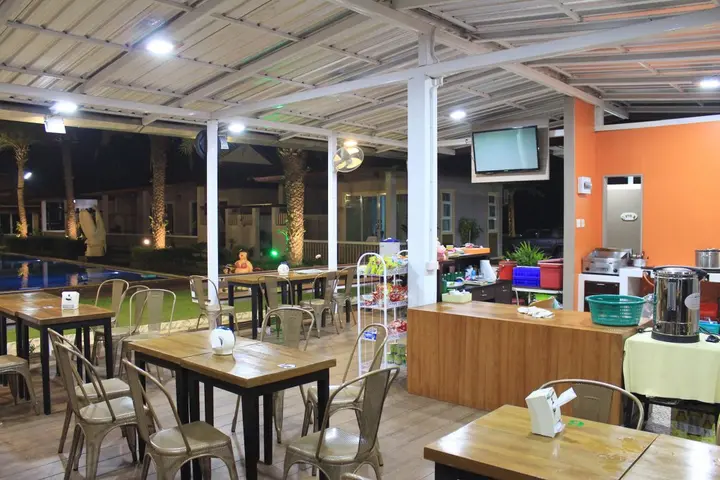 Чумпхон: Pueanjai Resort and Restuarant