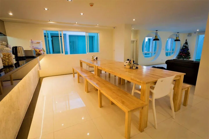 Кату: BearPacker Patong Hostel