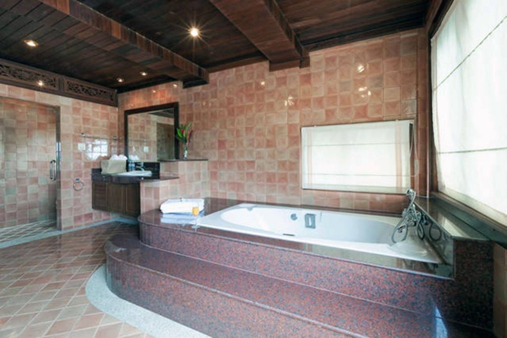 Кату: Villa H