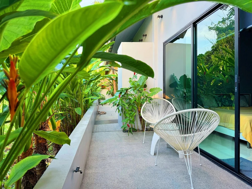 Тхаланг: Stylish 3br Pool Villa Walk to Beautiful Naiyang Beach