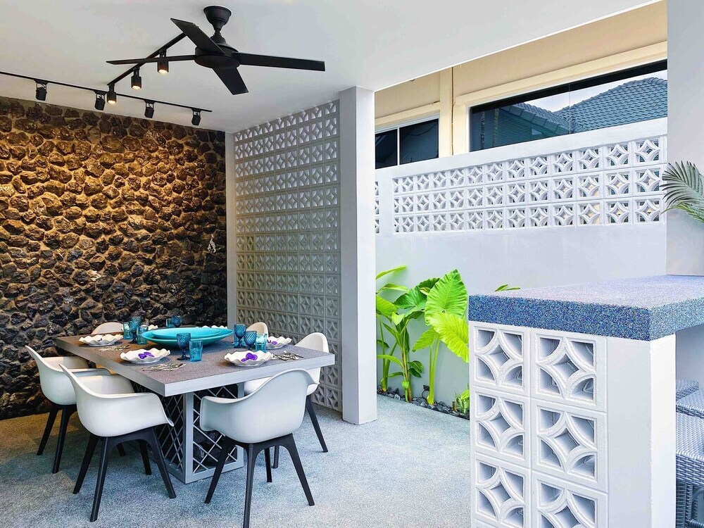Тхаланг: Stylish 3br Pool Villa Walk to Beautiful Naiyang Beach