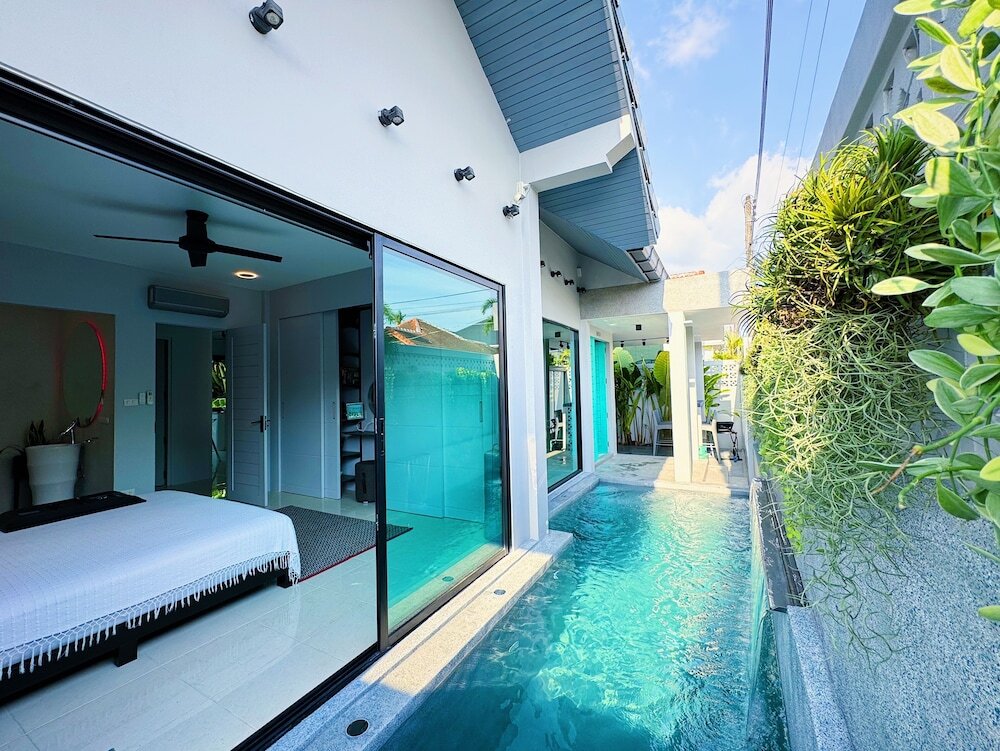 Тхаланг: Stylish 3br Pool Villa Walk to Beautiful Naiyang Beach