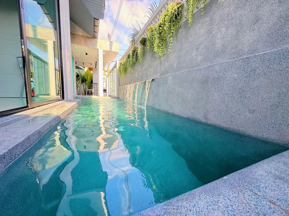 Тхаланг: Stylish 3br Pool Villa Walk to Beautiful Naiyang Beach