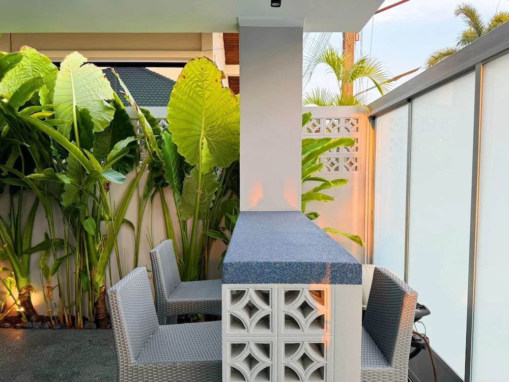 Тхаланг: Stylish 3br Pool Villa Walk to Beautiful Naiyang Beach
