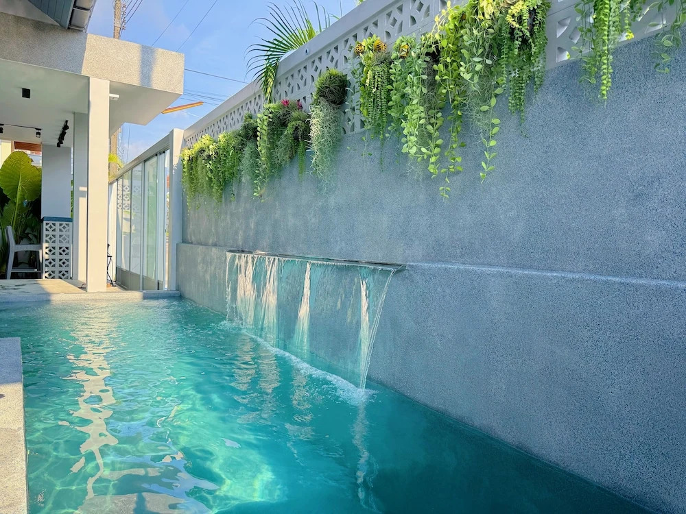 Тхаланг: Stylish 3br Pool Villa Walk to Beautiful Naiyang Beach