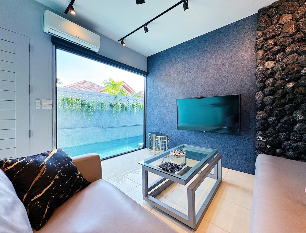 Тхаланг: Stylish 3br Pool Villa Walk to Beautiful Naiyang Beach