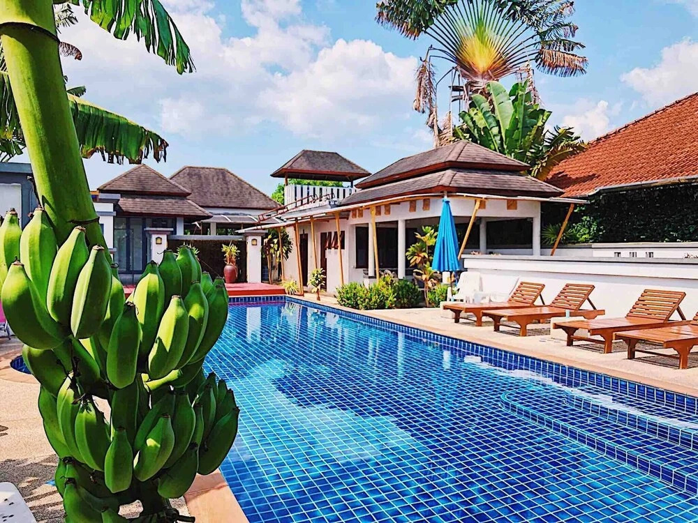 Тхаланг: Stylish 3br Pool Villa Walk to Beautiful Naiyang Beach