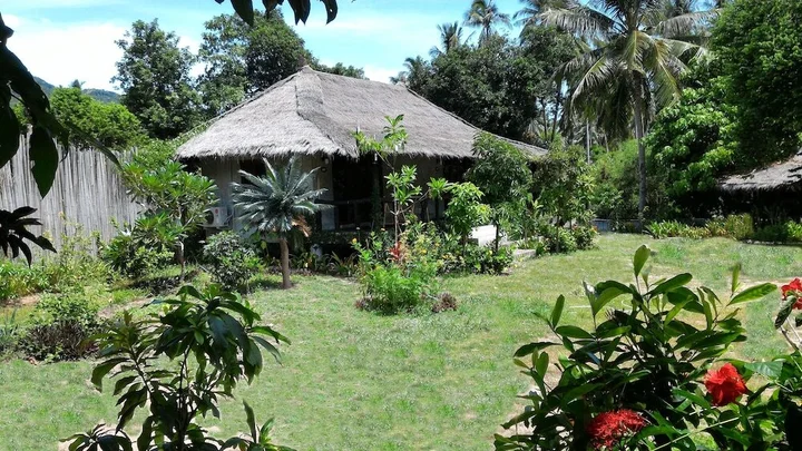 Остров Тау: Secret Garden Village