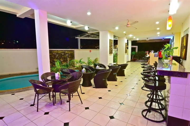 Кату: Square One Hotel Patong