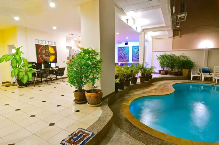 Кату: Square One Hotel Patong