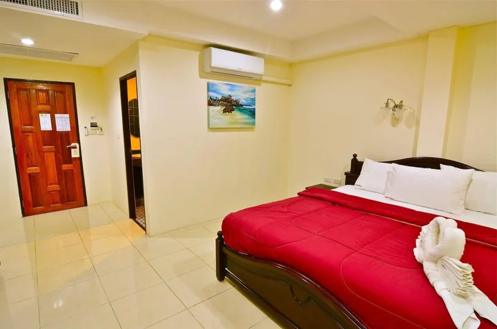 Кату: Square One Hotel Patong