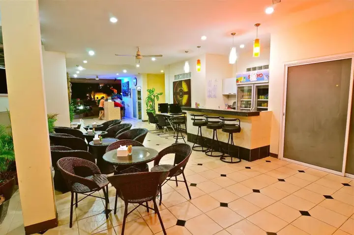 Кату: Square One Hotel Patong