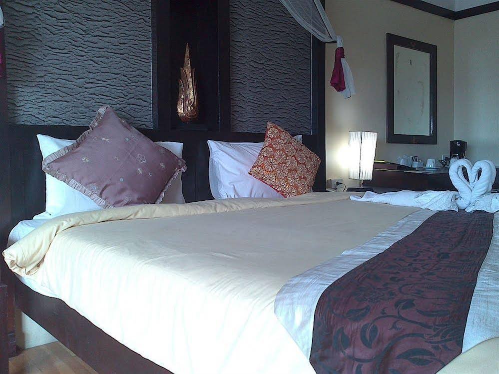 Кату: Nilly's Marina Inn