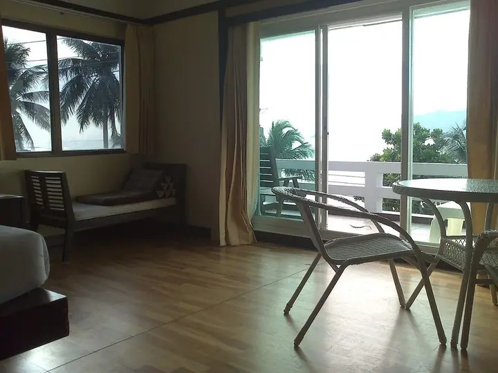 Кату: Nilly's Marina Inn