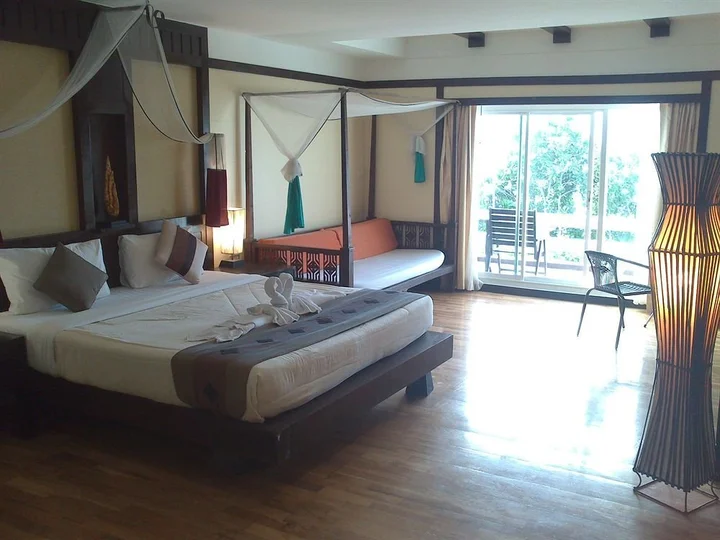 Кату: Nilly's Marina Inn