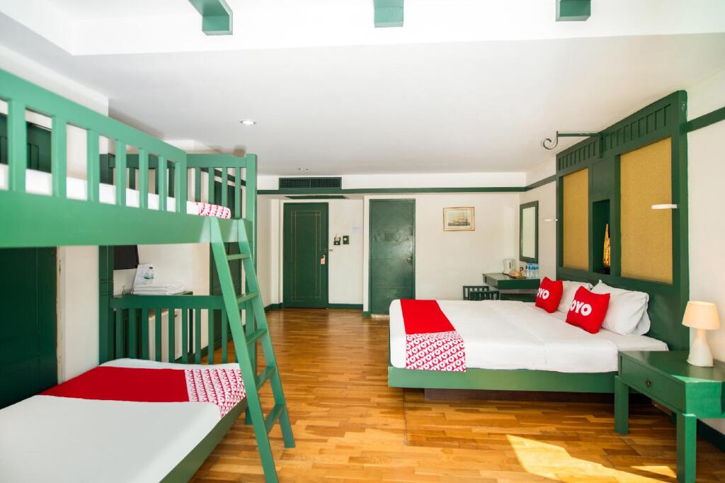 Кату: Nilly's Marina Inn