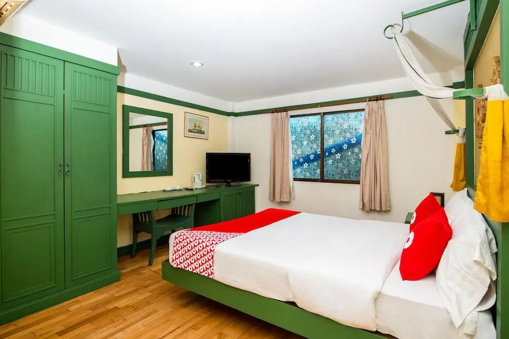 Кату: Nilly's Marina Inn