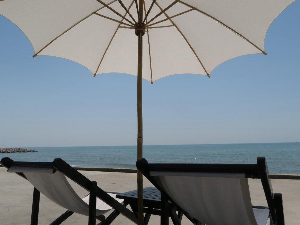 Бан-Лаэм: Chomtalay Resort at Had Chaosamran Beach