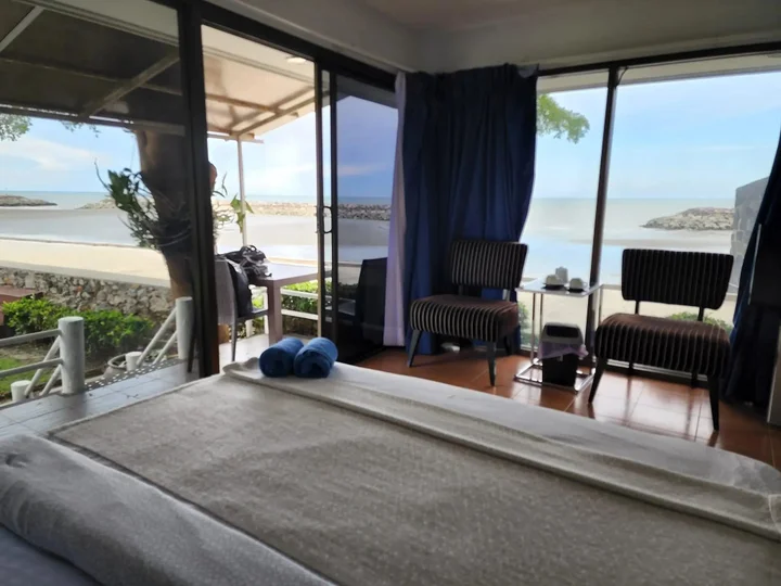 Бан-Лаэм: Chomtalay Resort at Had Chaosamran Beach