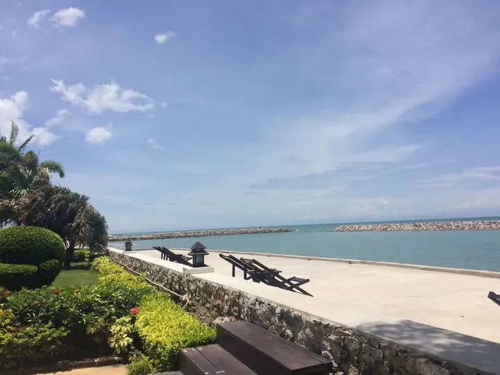Бан-Лаэм: Chomtalay Resort at Had Chaosamran Beach
