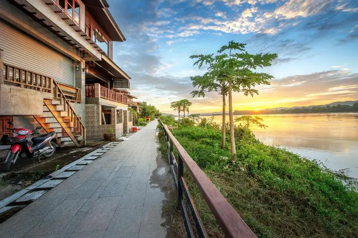 Чианг-Хан: Chandra Varin Riverfront