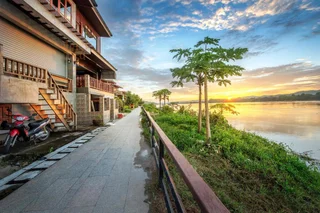 Чианг-Хан: Chandra Varin Riverfront