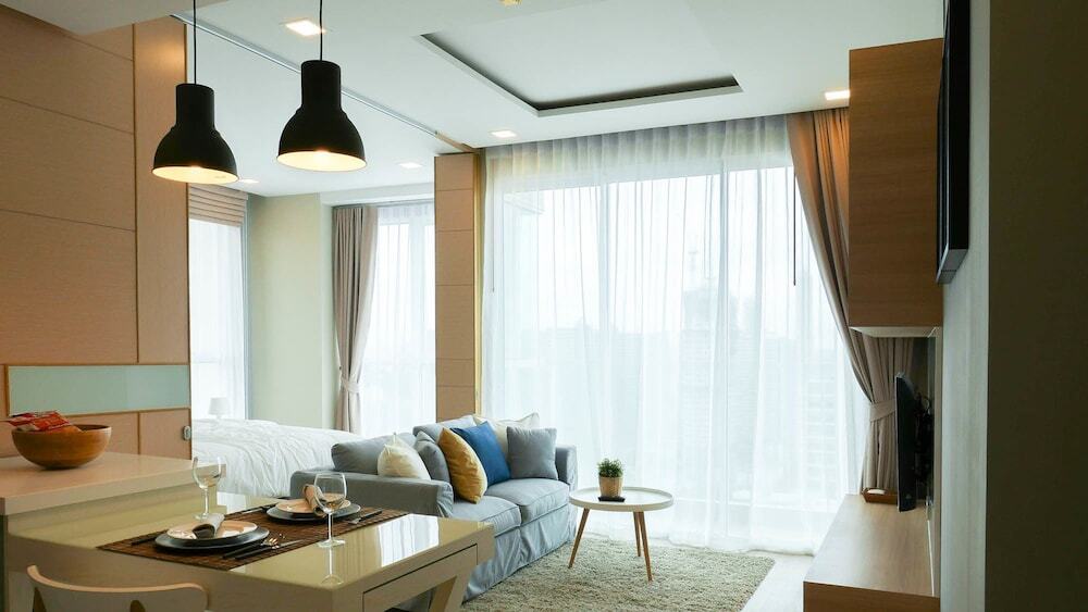 Паттайя: Cetus Beachfront Condo By Pong