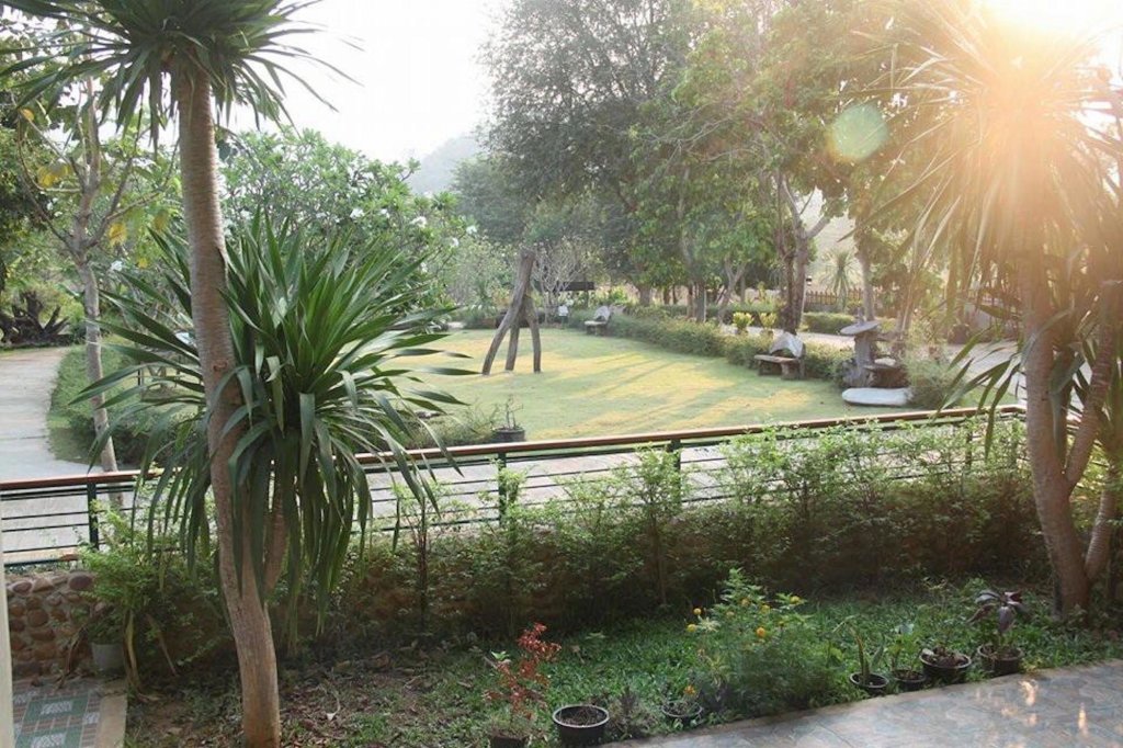 Сай Йок: Baan Alisa Bed and Breakfast