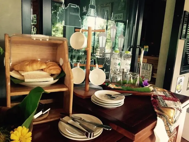 Сай Йок: Baan Alisa Bed and Breakfast