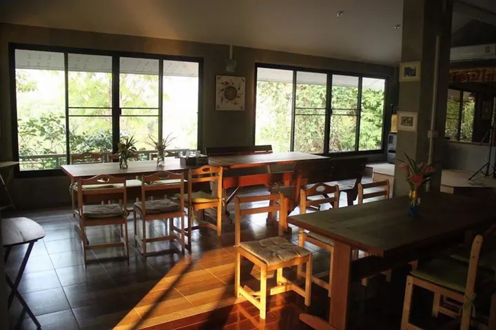 Сай Йок: Baan Alisa Bed and Breakfast