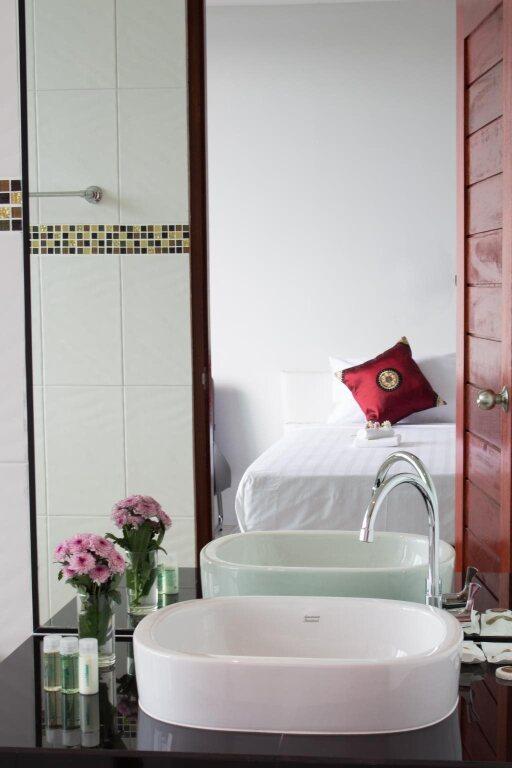 Кату: Rossarin Sea View Patong