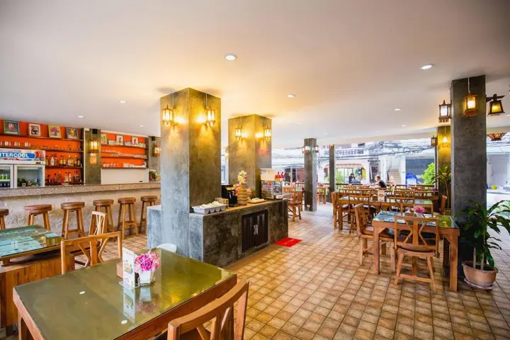 Кату: Chusri Hotel