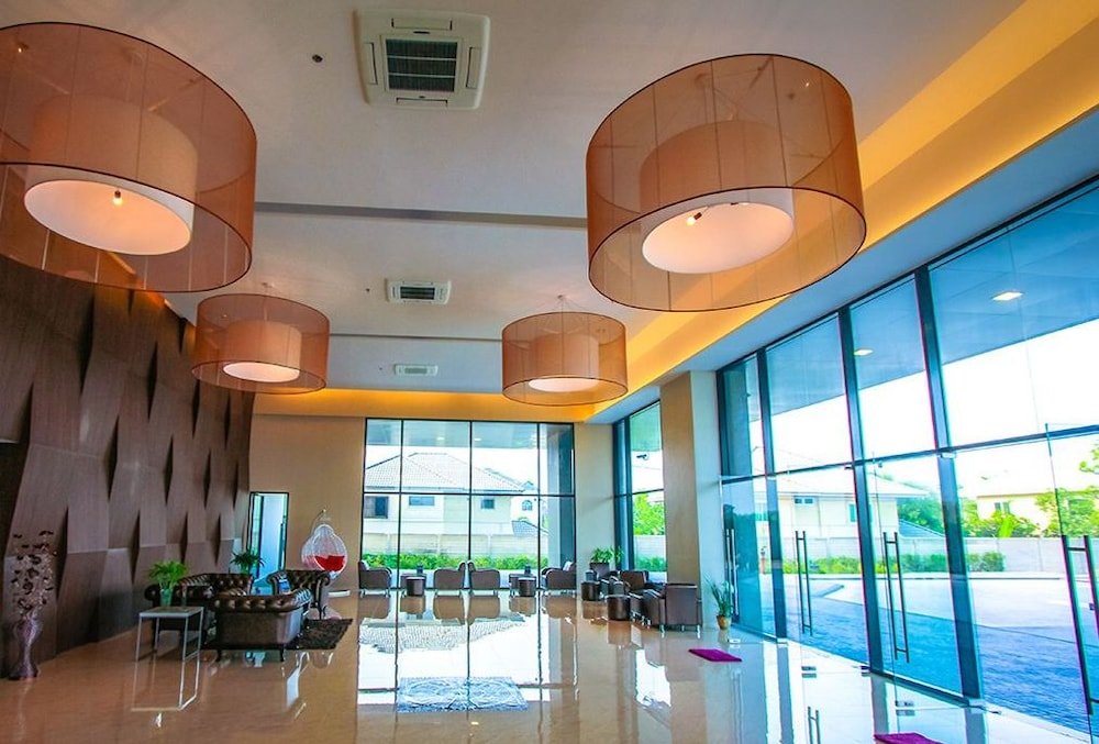 Кхонкэн: Kanyarat Lakeview Condominium by Wilai