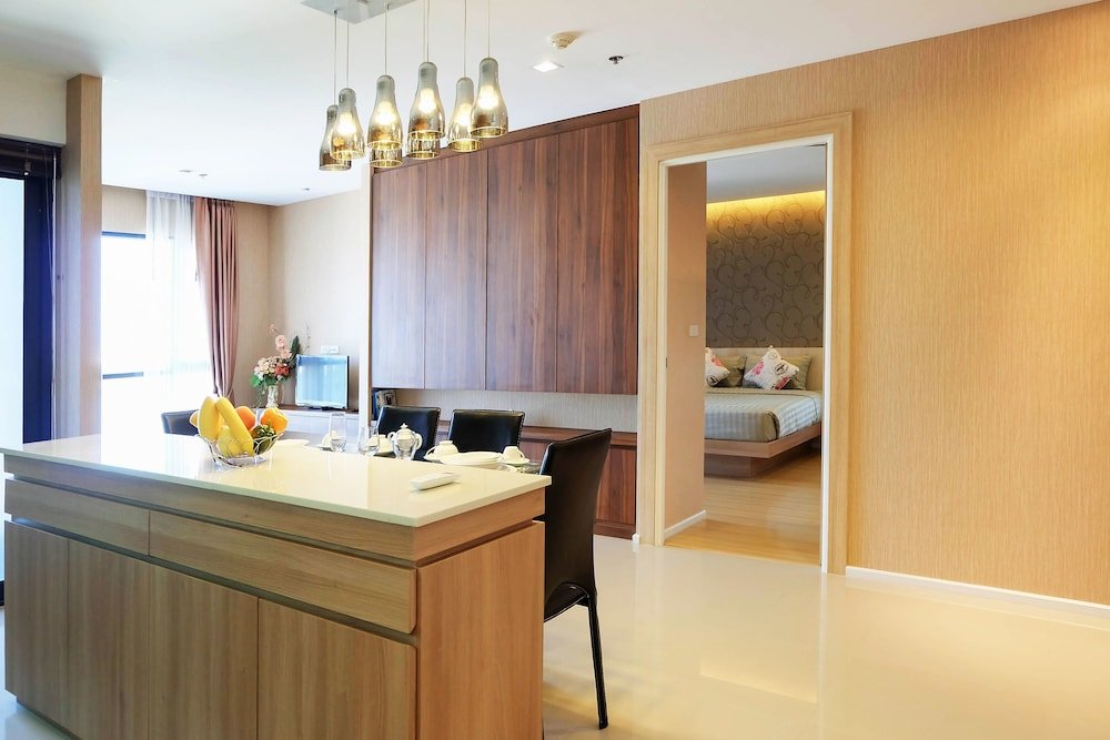 Кхонкэн: Kanyarat Lakeview Condominium by Wilai