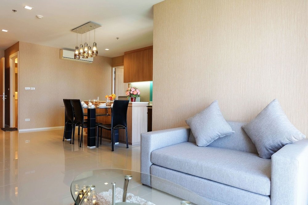 Кхонкэн: Kanyarat Lakeview Condominium by Wilai