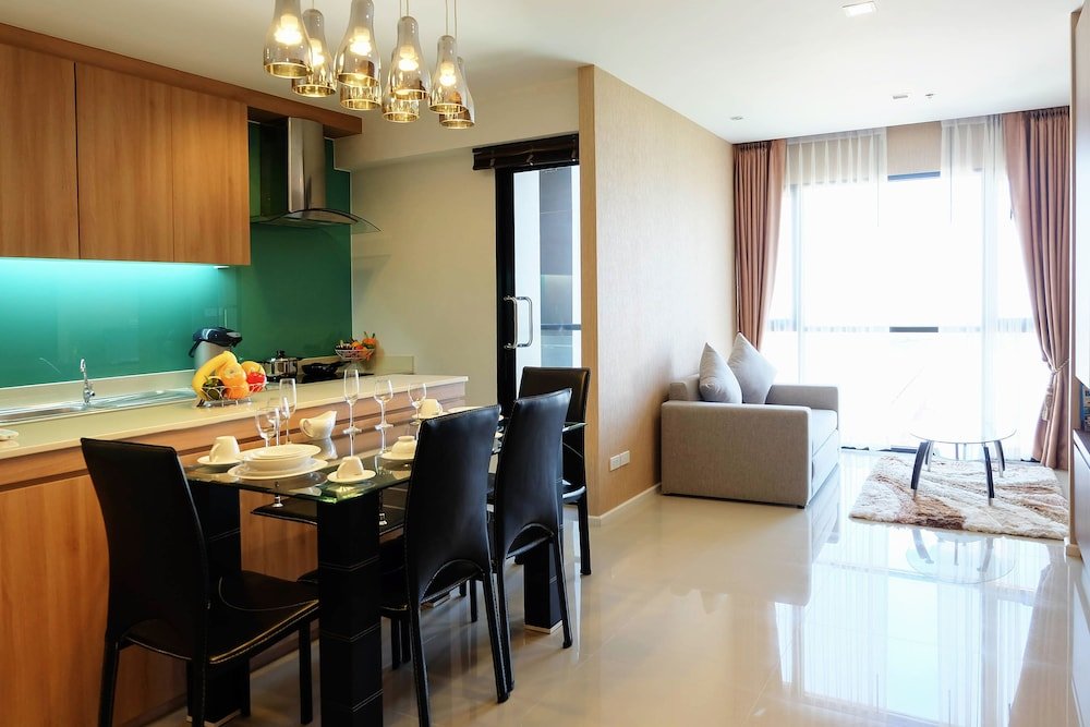 Кхонкэн: Kanyarat Lakeview Condominium by Wilai