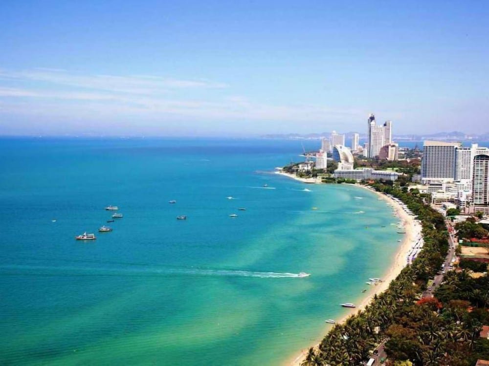 Паттайя: Grande Carribean sea view apartments Jomtien beach