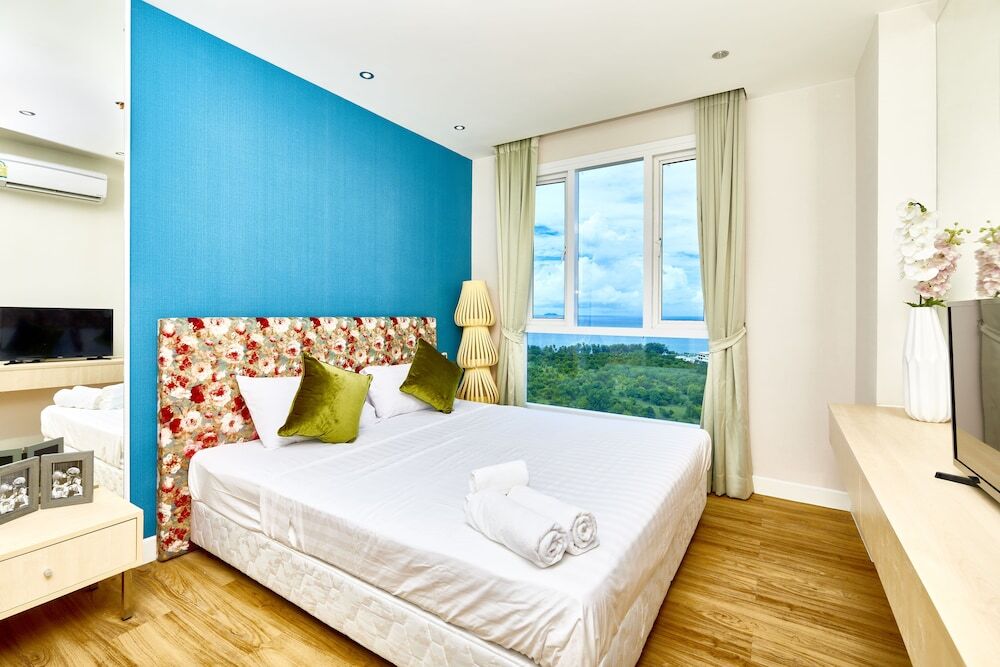 Паттайя: Grande Carribean sea view apartments Jomtien beach