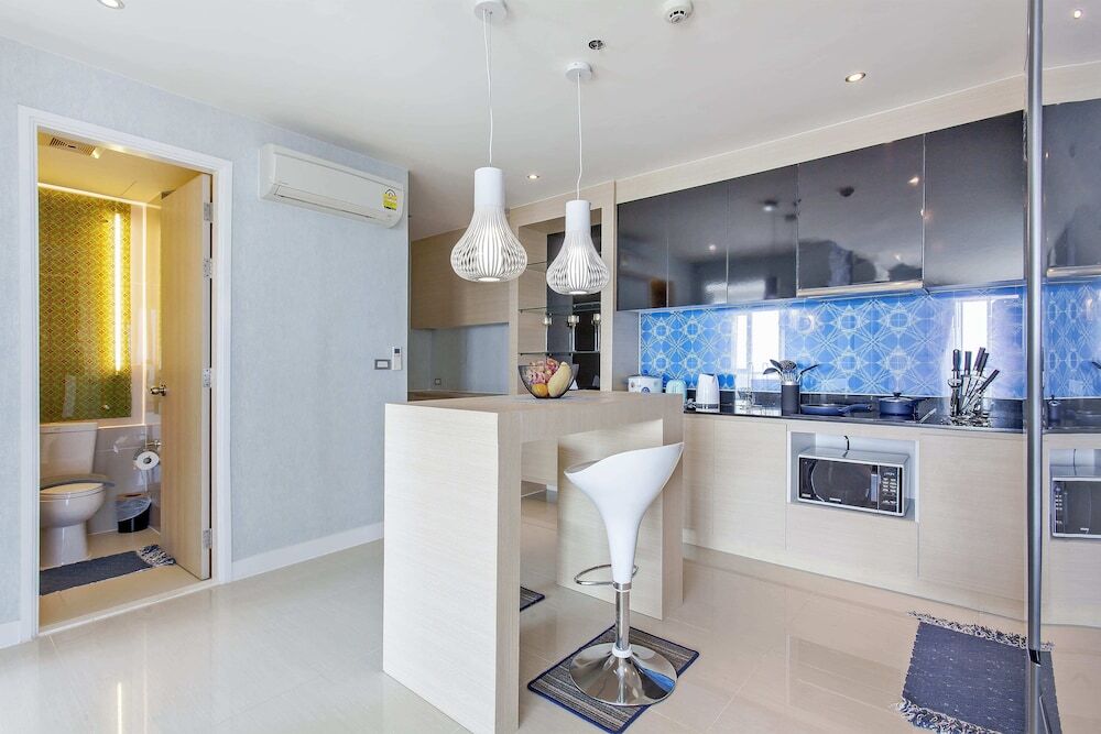 Паттайя: Grande Carribean sea view apartments Jomtien beach