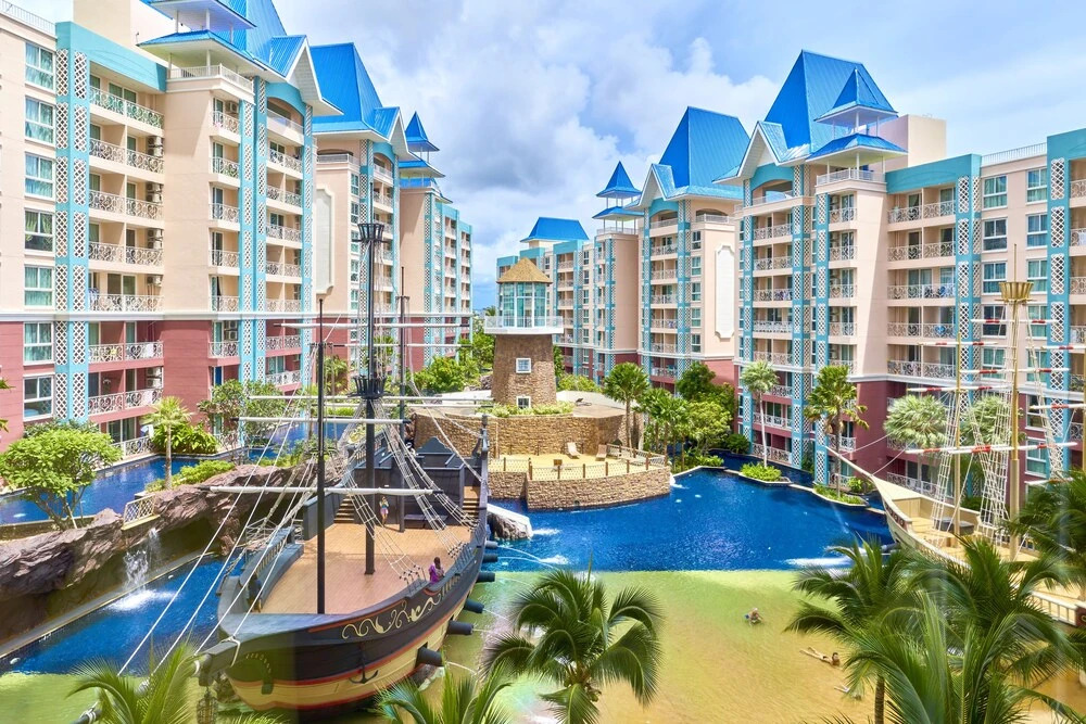 Паттайя: Grande Carribean sea view apartments Jomtien beach