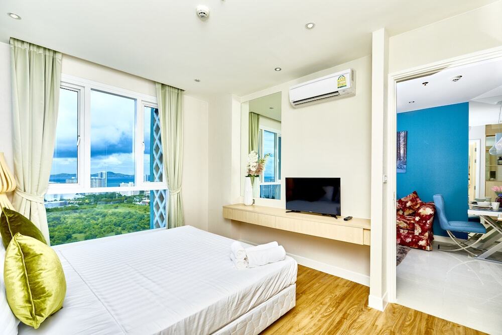 Паттайя: Grande Carribean sea view apartments Jomtien beach