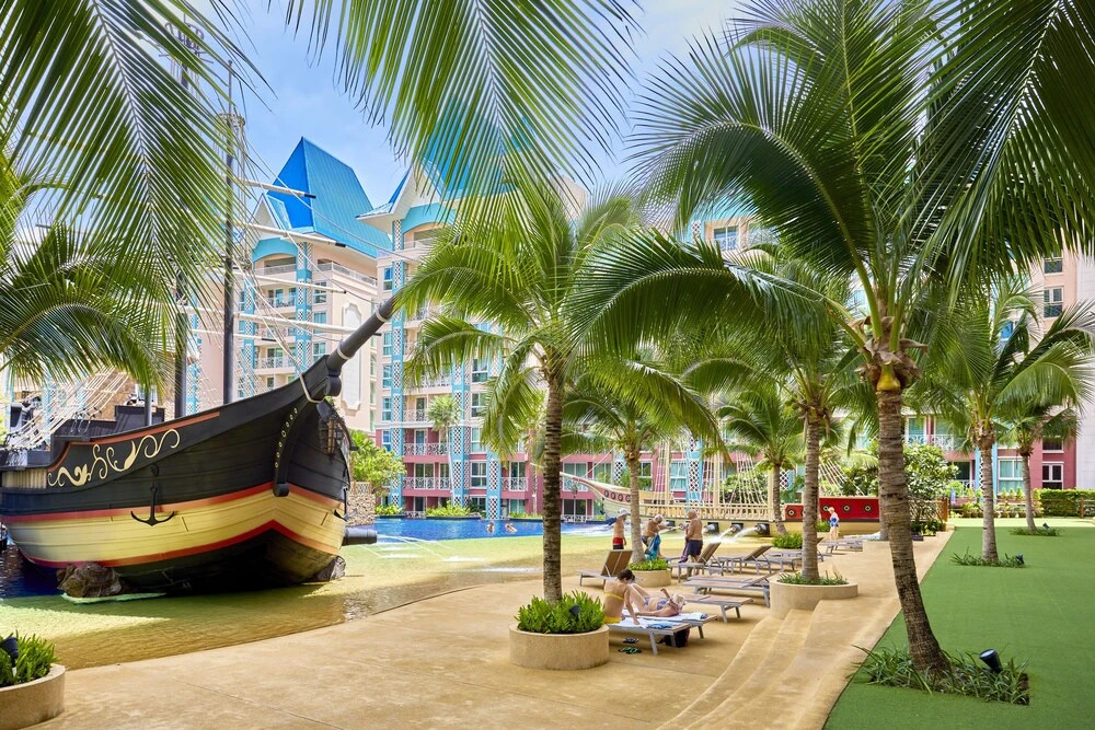 Паттайя: Grande Carribean sea view apartments Jomtien beach