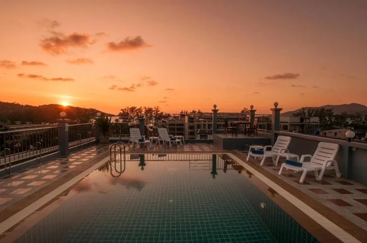 Кату: The Crystal Beach Hotel
