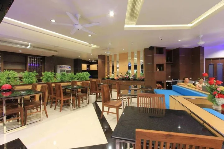 Кату: The Crystal Beach Hotel