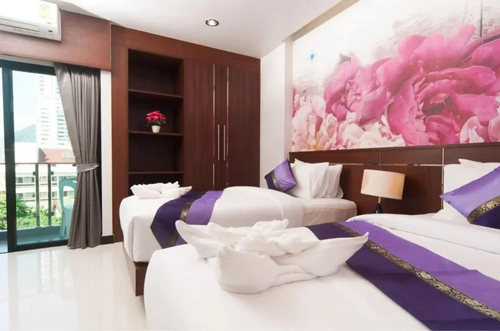 Кату: The Crystal Beach Hotel
