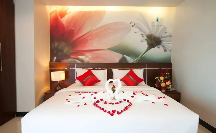 Кату: The Crystal Beach Hotel