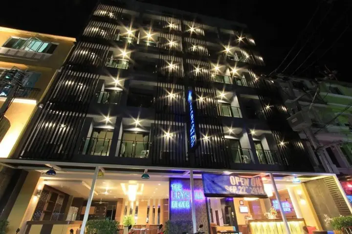 Кату: The Crystal Beach Hotel